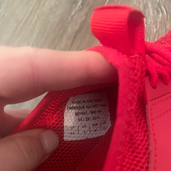 NIKE Red Roshe Size 8.5 - Picture 4 of 5